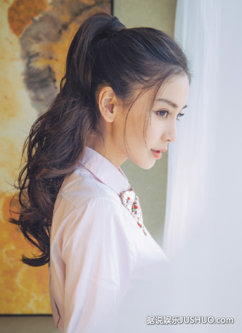 学生装+扎马尾!baby近照微微一笑很倾城 学生装+扎马尾!baby近照微微一笑很倾城