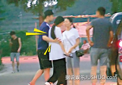 学生装+扎马尾!baby近照微微一笑很倾城 学生装+扎马尾!baby近照微微一笑很倾城