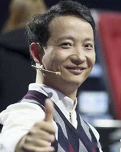 超级演说家崔万志不抱怨靠自己金星感动起立致敬