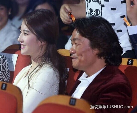 刘亦菲的侧脸太迷人 与王宝强同框画风对比太强烈