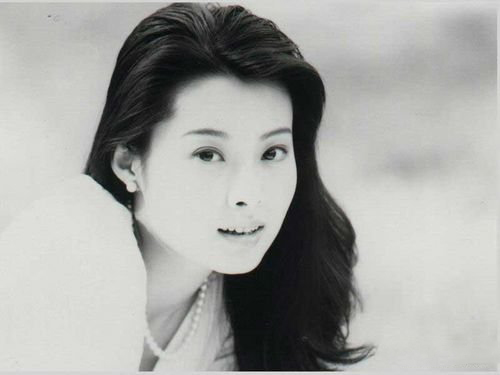 袁立年轻照片曝光 清纯面孔非常夺目