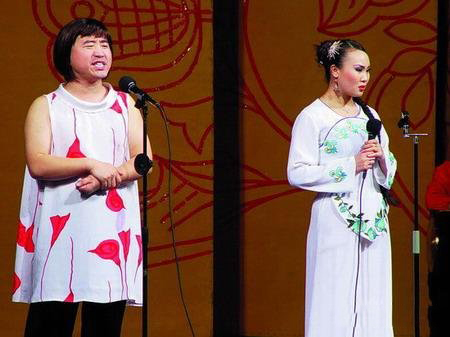 王小利老婆叫李琳 老夫少妻婚后甜蜜恩爱