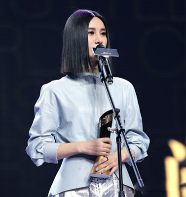 尚雯婕蒙面歌王默倾情演绎 决赛叫板谭维维