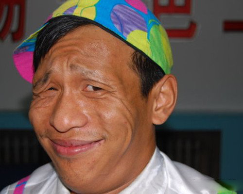 宋小宝儿子照片曝光父子长相差距大被观众起哄