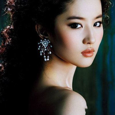 刘亦菲艳体照片曝光 揭开其演艺经历 刘亦菲艳体照片曝光 揭开其演艺经历