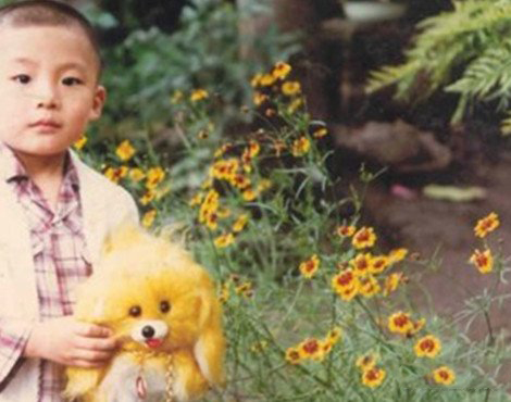 陈赫小时候的照片霸气十足 却被网友吐槽其腿太短 陈赫小时候的照片霸气十足 却被网友吐槽其腿太短