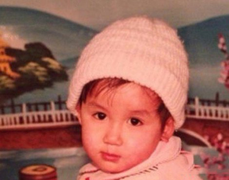 陈赫小时候的照片霸气十足 却被网友吐槽其腿太短 陈赫小时候的照片霸气十足 却被网友吐槽其腿太短