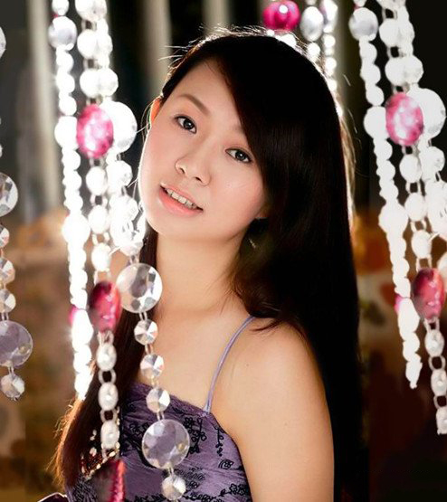 卓依婷穿裙子不慎走光照片曝光 揭秘其坊间为何流传她已死