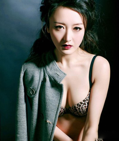 何晴大尺度相片曝光 揭与许亚军离婚原因 何晴大尺度相片曝光 揭与许亚军离婚原因