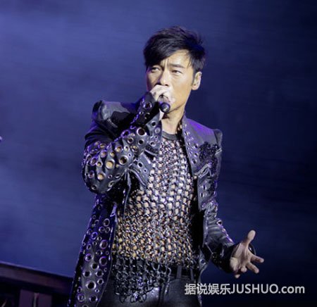 不忍直视！许志安身穿女装透视装露三角裤