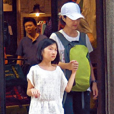 关咏荷女儿长相清秀 揭秘其一家出游其乐融融 关咏荷女儿长相清秀 揭秘其一家出游其乐融融