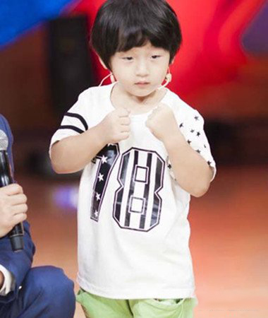 邹明轩天天向上唱歌 观众大饱眼福