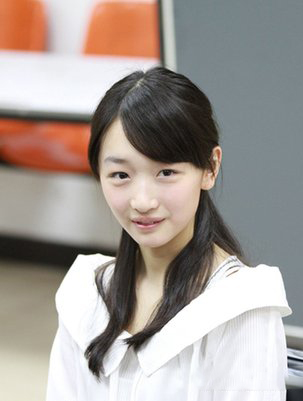 周冬雨坐张艺谋腿上了吗？ 揭秘周冬雨潜规则内幕