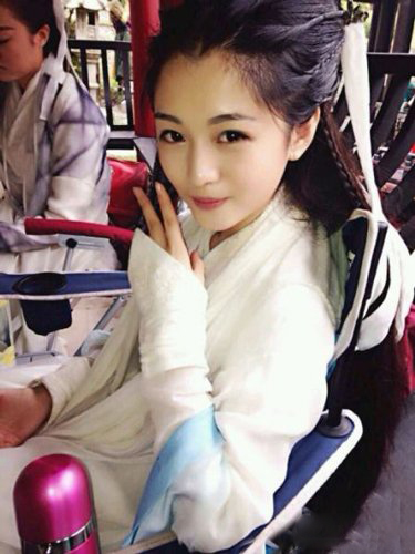 付柔美琦素颜照曝光 19岁为还母债独闯横店引热议 付柔美琦素颜照曝光 19岁为还母债独闯横店引热议