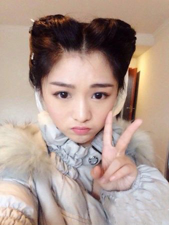 付柔美琦素颜照曝光 19岁为还母债独闯横店引热议 付柔美琦素颜照曝光 19岁为还母债独闯横店引热议