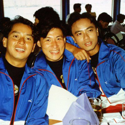 欣赏李克勤年轻时照片 曾事明星足球队的队员