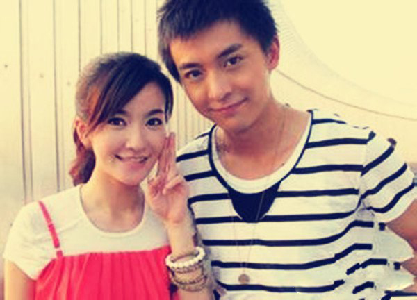 李佳航的老婆李晟 两人公布婚讯大秀恩爱