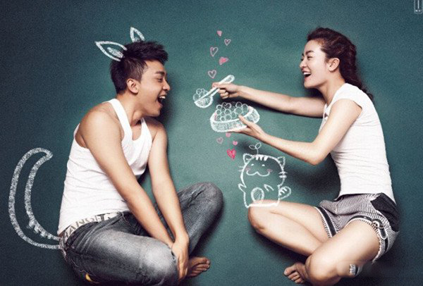 李佳航的老婆李晟 两人公布婚讯大秀恩爱