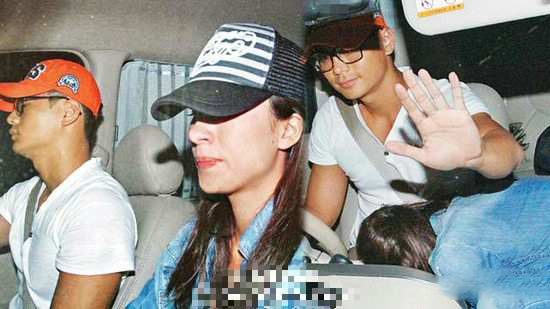 杨怡罗仲谦的结婚照 车震门事件完整照片 杨怡罗仲谦的结婚照 车震门事件完整照片