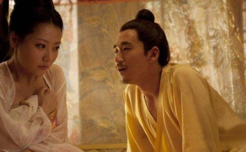 白冰的胸惊艳动人 张默白冰床戏大曝光 白冰的胸惊艳动人 张默白冰床戏大曝光