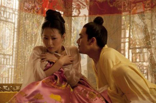 白冰的胸惊艳动人 张默白冰床戏大曝光 白冰的胸惊艳动人 张默白冰床戏大曝光