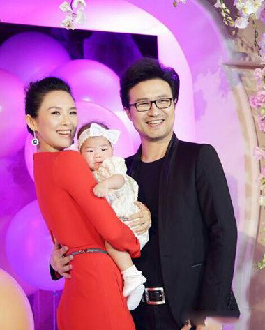 章子怡自曝首次合作就被张艺谋抱上床 被演艺圈潜规则吗 章子怡自曝首次合作就被张艺谋抱上床 被演艺圈潜规则吗