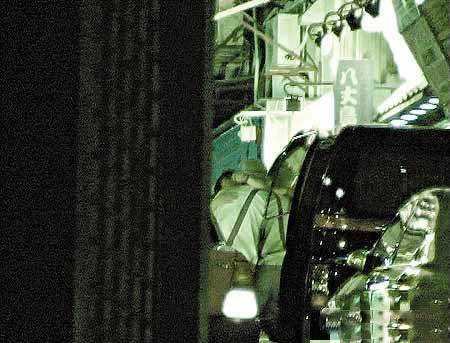 许志安和韩红带醉当街相拥 激吻十秒钟事后擦嘴