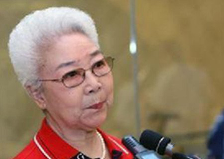 蔡明是田华的女儿? 田华蔡明的关系大揭秘 蔡明是田华的女儿? 田华蔡明的关系大揭秘