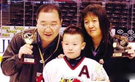 英达老婆梁欢照片曝光 第三任妻子梁欢的帮助最大