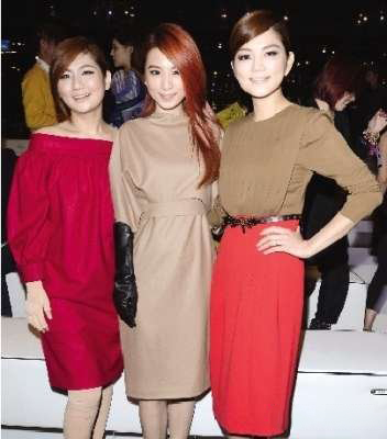 s.h.e最新写真曝光 揭秘组合成长历程 s.h.e最新写真曝光 揭秘组合成长历程