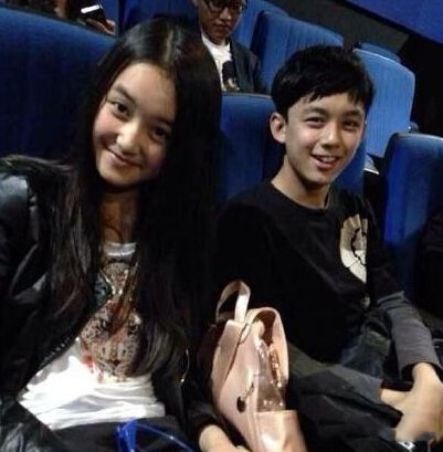 吴磊蒋依依的合照被网友扒出 网友直呼青梅竹马CP在一起