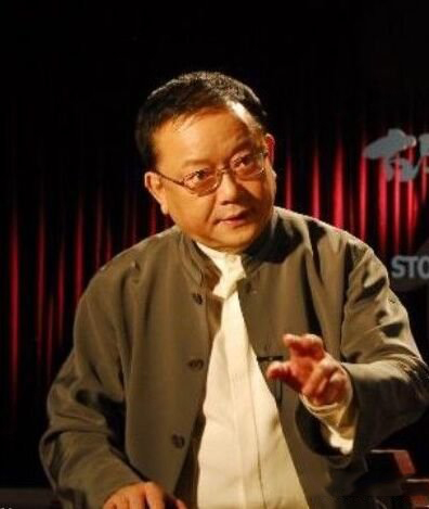 王刚简历被扒 个人近况照片曝光