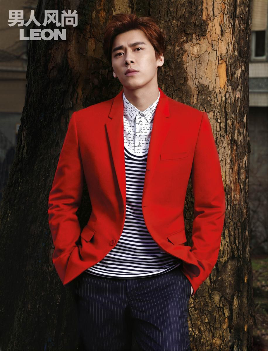 李易峰米兰拍写真 着红色西装变霸气总裁