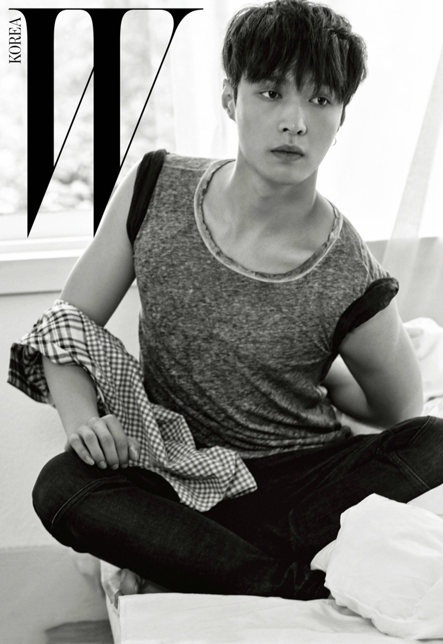 张艺兴首登韩国顶级杂志封面 阳光暖男魅力无限