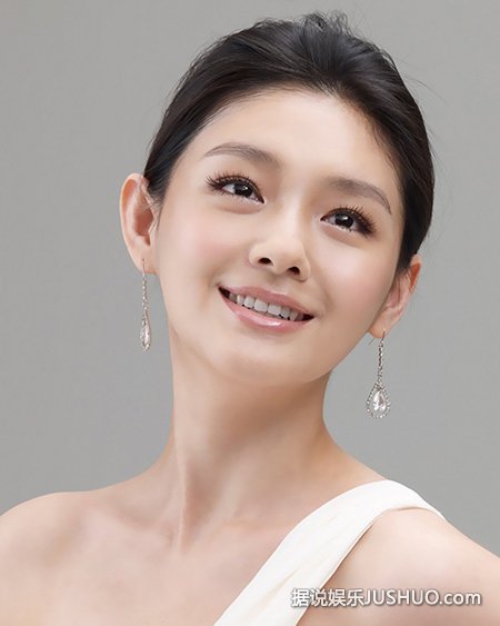 大S产后首现身脸型身材仍显圆润 汪小菲一路亲吻爱女