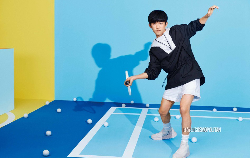 TFBOYS拍摄网球写真 青春活力十足