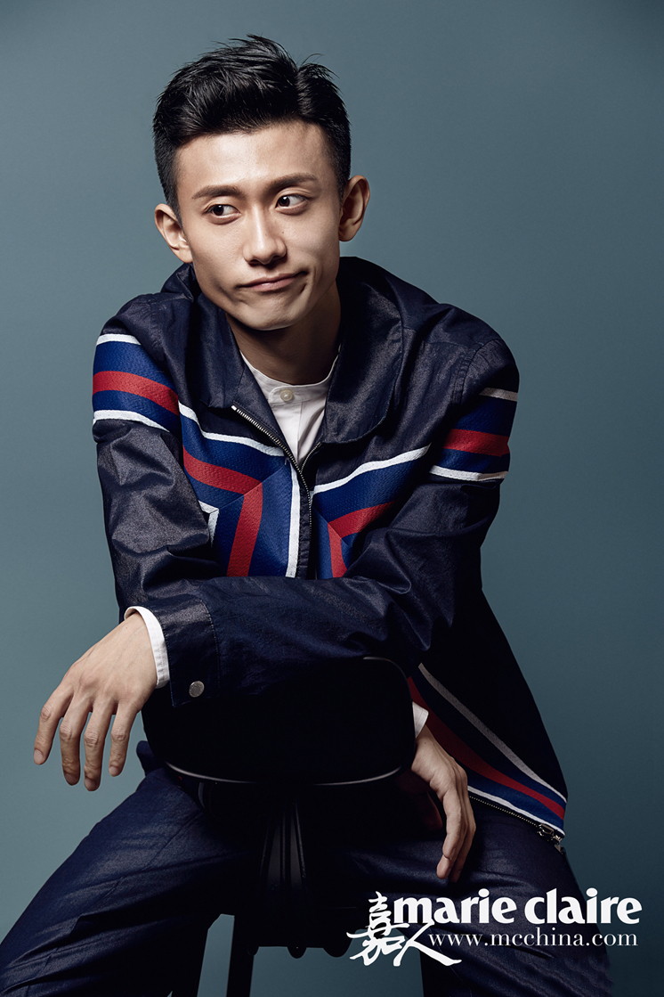 张一山秀结实腹肌 痞性魅力无法挡