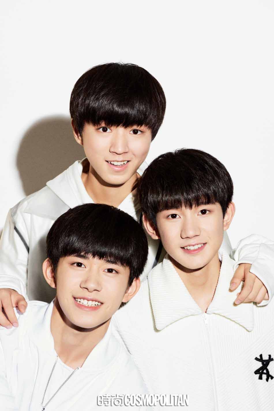 TFBOYS最新网球写真曝光 年轻小伙尽显青春活力