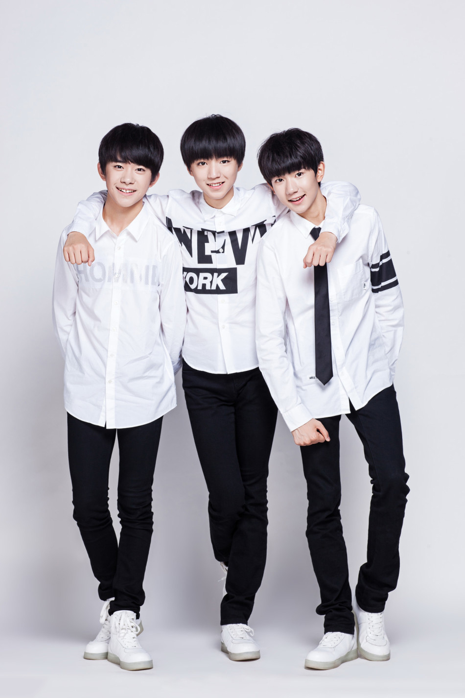 TFboys写真高清大图 暖心小正太帅气十足