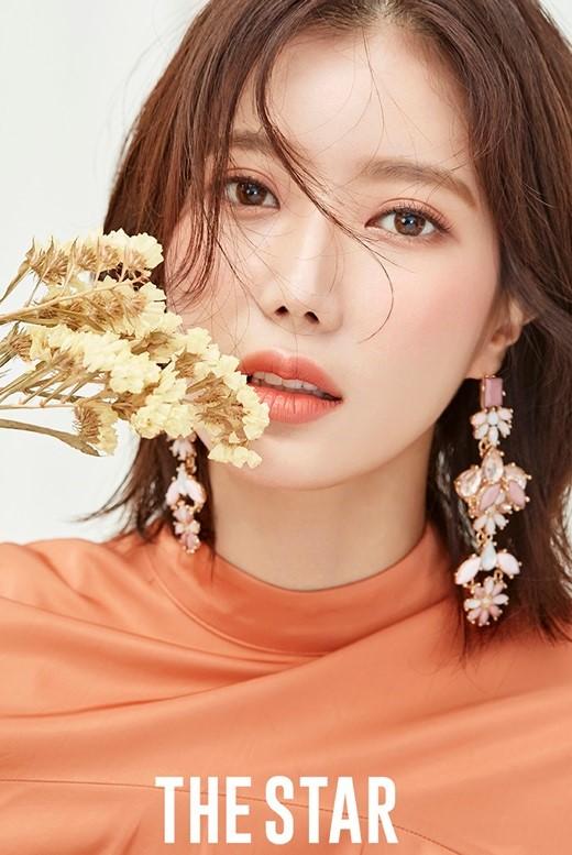 韩国女艺人林秀香拍杂志照片秀清纯迷人魅力