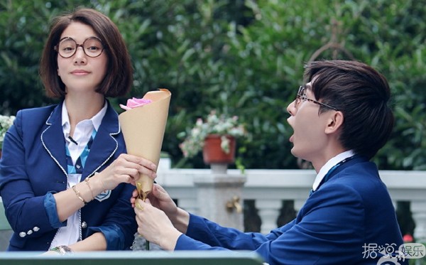 《一年级》袁咏仪与学生打情骂俏?求张智霖心里阴影面积!