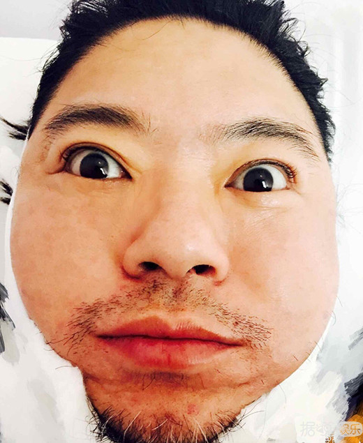 高晓松晒自拍裸照画面太美亮瞎了我的卡姿兰大眼睛