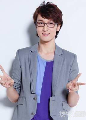 王传君李沫颔狂撒狗粮 网友喊话邓家佳:小姨妈你的关谷跟人跑了