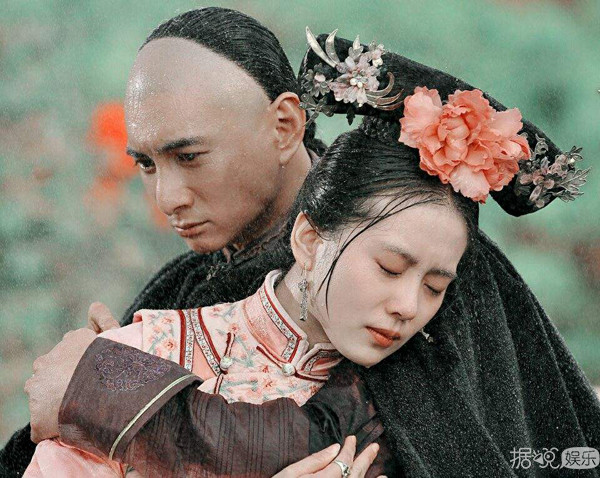 还记得《步步惊心》里若曦雨中长跪的经典桥段吧?