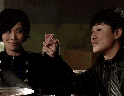 《溏心风暴》的钟嘉欣;但林峯最后却和《男人如衣服》里的吴千语在一