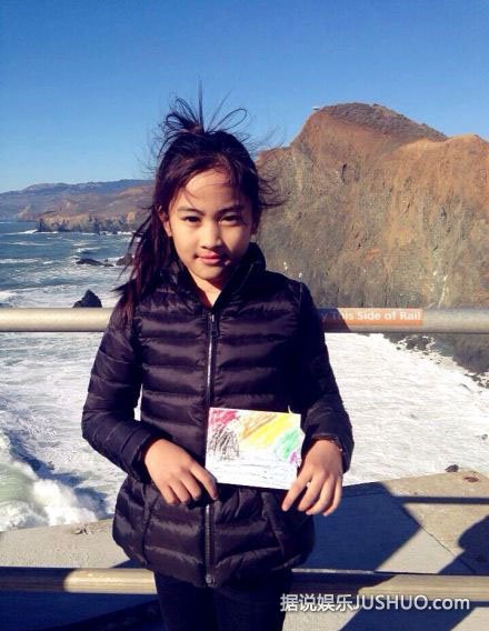 景岗山十岁女儿聪明漂亮能歌善舞或将进娱乐圈