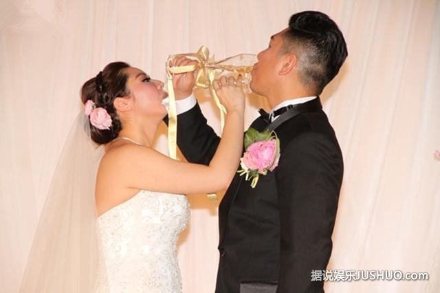 元彪嫁女感动落泪众星云集 成龙张学友齐现身祝贺