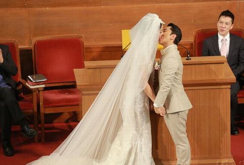 王祖蓝李亚男办童话婚礼婚礼花费超200万