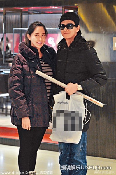 陈晓东首晒妻八月大肚照 工作忙难相聚