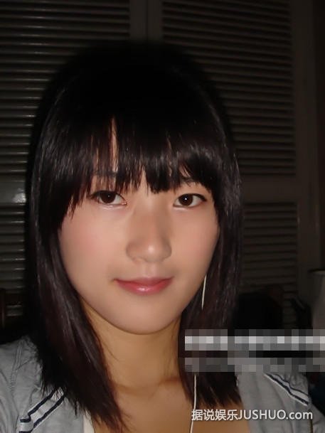 冯小刚24岁大女儿近照曝光 清秀淡妆被赞:比老爸好看